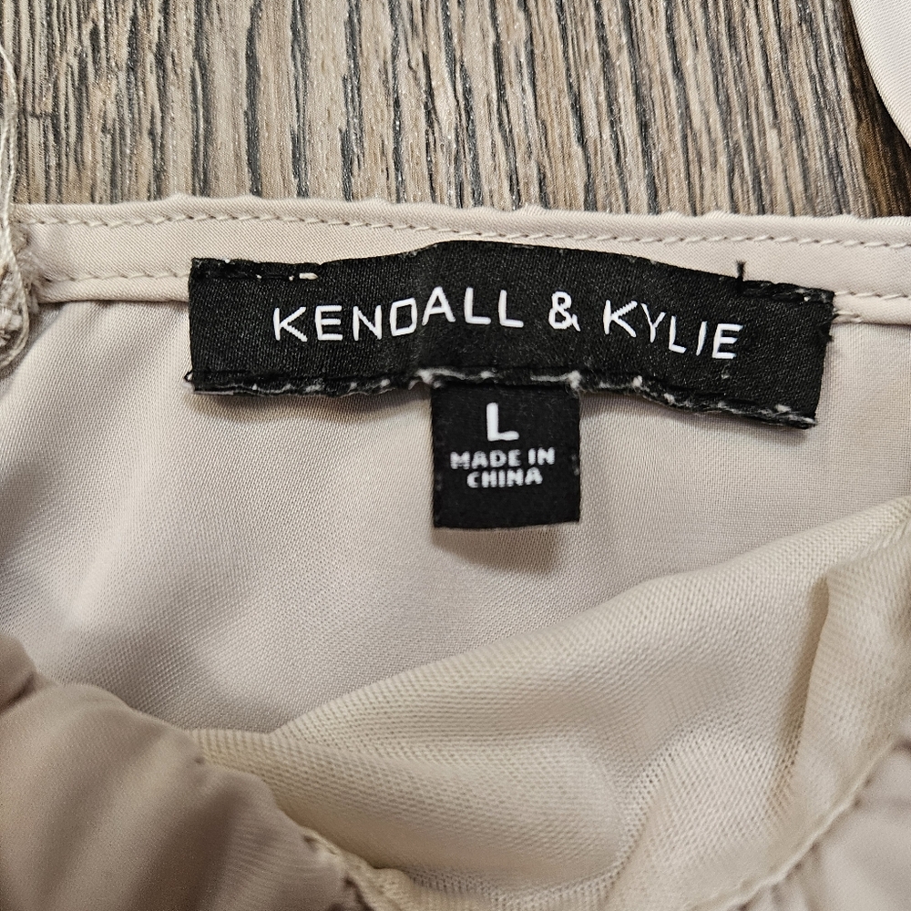 Elegant Cream Women's Top Kendall and Kylie Women's Crop Top Tank Size Large - Picture 2 of 7